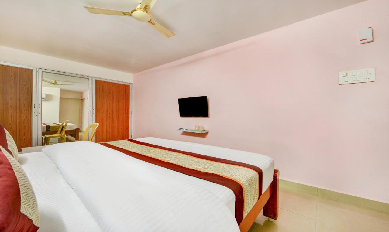 Pleasant Days Hotel Ченай Екстериор снимка